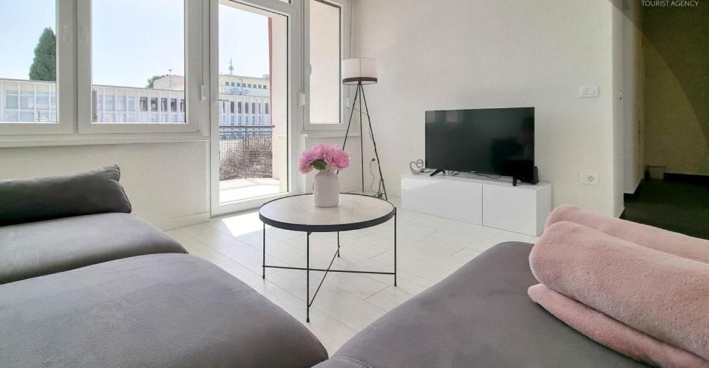 Bella Apartment Umag Buitenkant foto